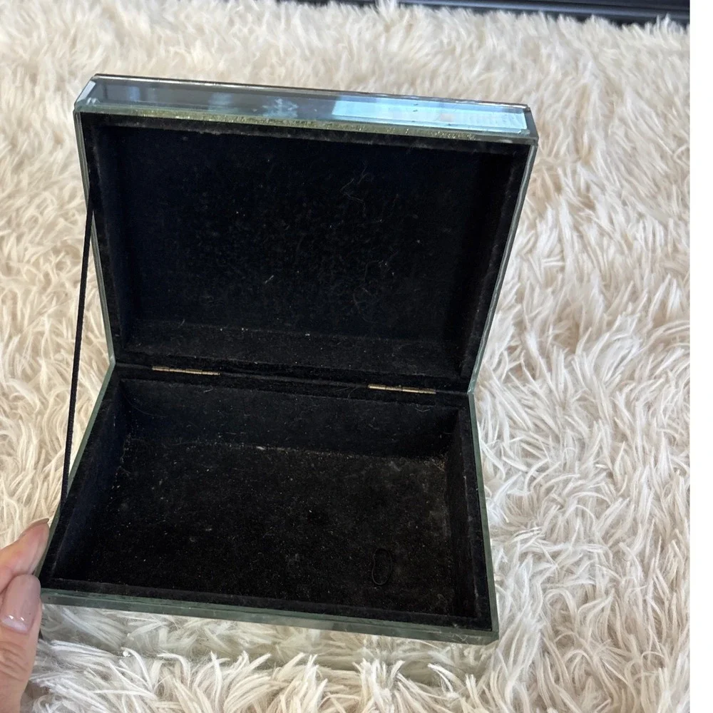 Tahari Beveled Mirrored Jewelry Box Decorative Trinket Gold Pattern‎
